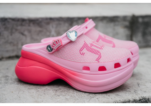 Zakaj so moji novi Crocs natikači Juicy Couture Bae moj najljubši poletni kos?