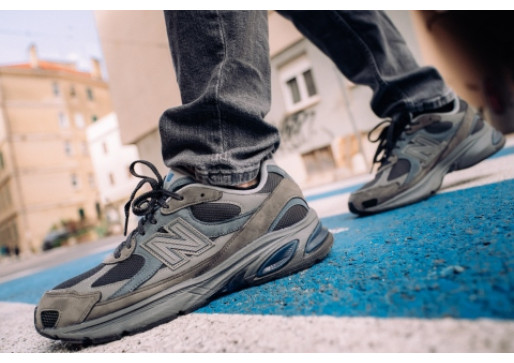 NEW BALANCE 2010 V2 / Minimalizem in drznost