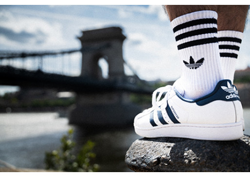 ADIDAS SUPERSTAR: KJER SE MESTO SREČA Z IGRIŠČEM