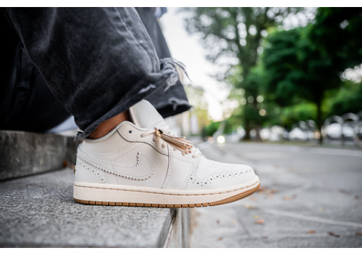 Eno mesto. En par. Jordan 1 low.