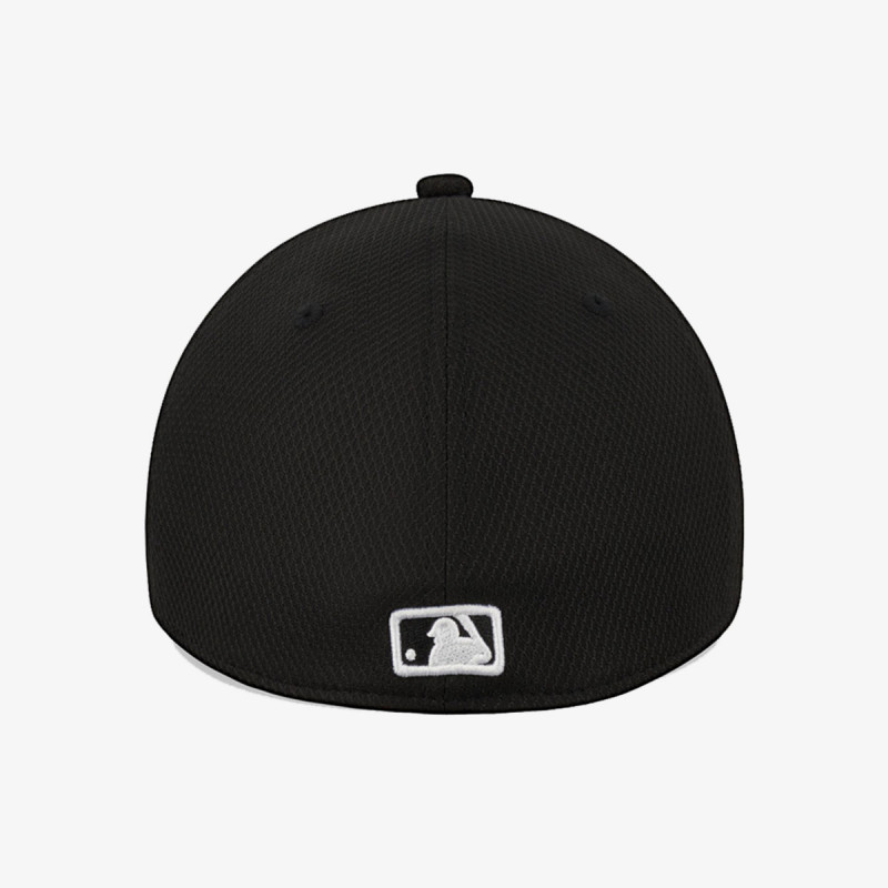 NEW ERA KAPE S ŠILTOM KAPA DIAMOND ERA 3930 NEYYAN BLKWHI 