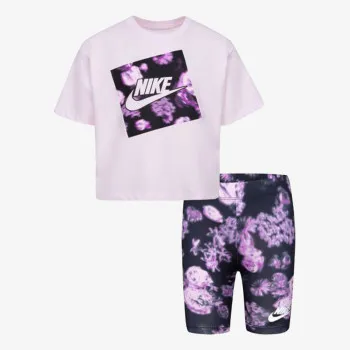 NIKE KRATKE HLAČE IN MAJICA NIKE KRATKE HLAČE IN MAJICA NKG BOXY TEE & BIKE SHORT 