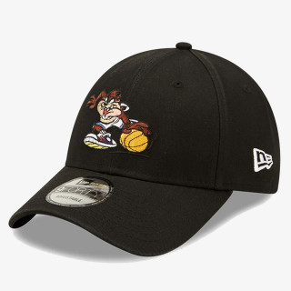 NEW ERA KAPE S ŠILTOM KAPA CHARACTER SPORTS 9FORTY TAZ  BLK 