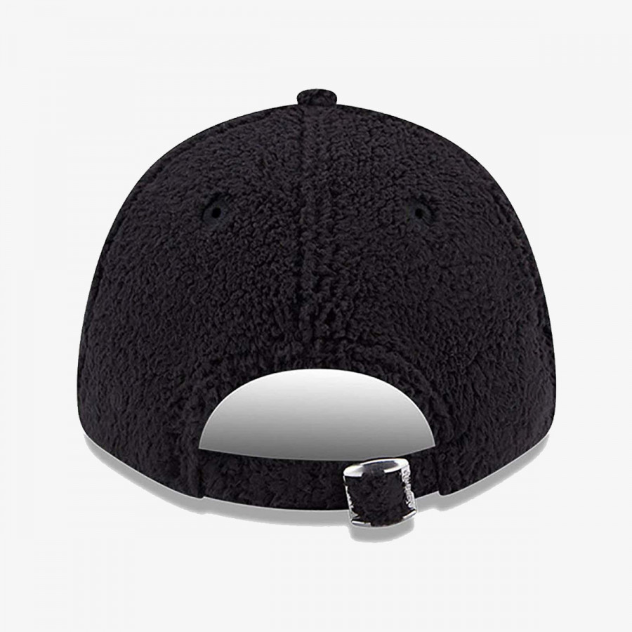 NEW ERA KAPE S ŠILTOM WMNS TEDDY 9FORTY NEYYAN  BLKWHI 