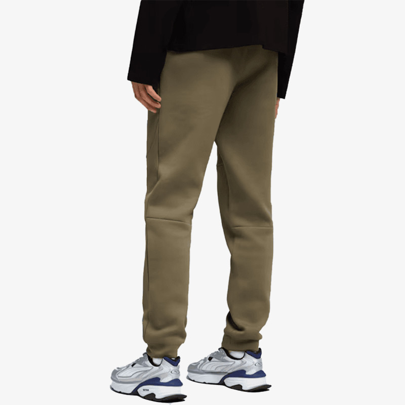 PUMA SPODNJI DELI TRENIRKE PUMA PUMATECH Sweatpants DK cl 