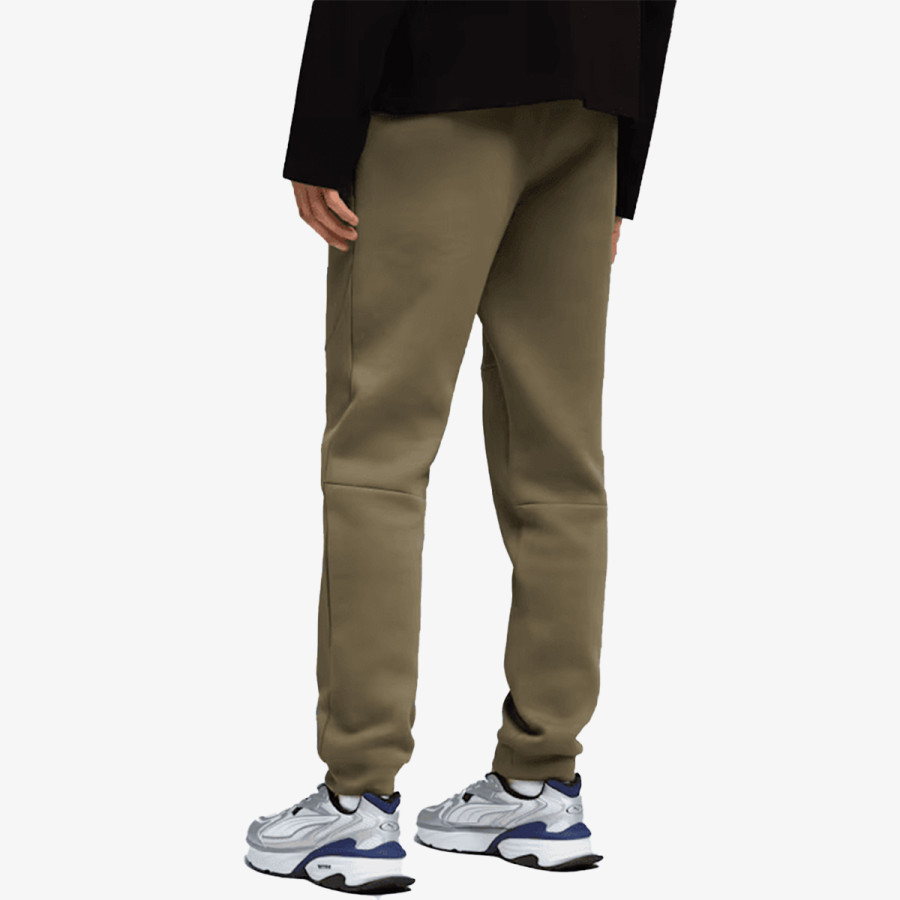 PUMA SPODNJI DELI TRENIRKE PUMA PUMATECH Sweatpants DK cl 