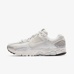 NIKE Superge Zoom Vomero 5 