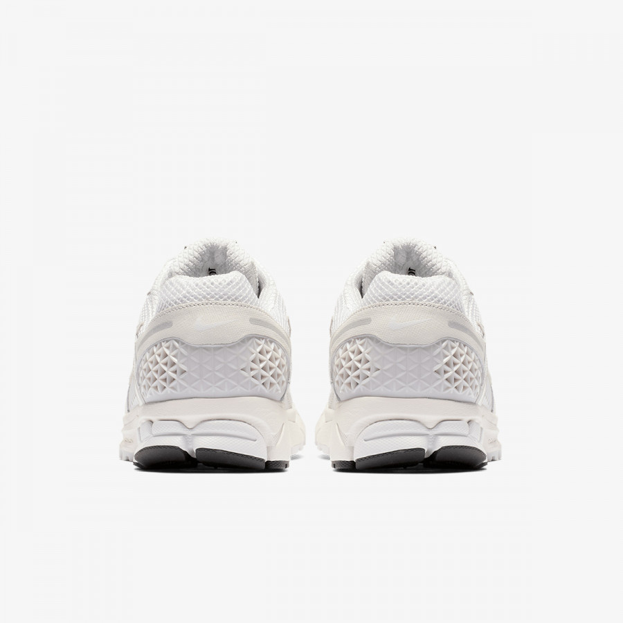 NIKE Superge Zoom Vomero 5 