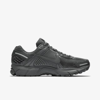 NIKE Superge Zoom Vomero 5 SP 