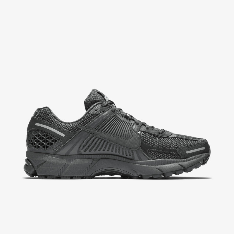 NIKE Superge Zoom Vomero 5 SP 