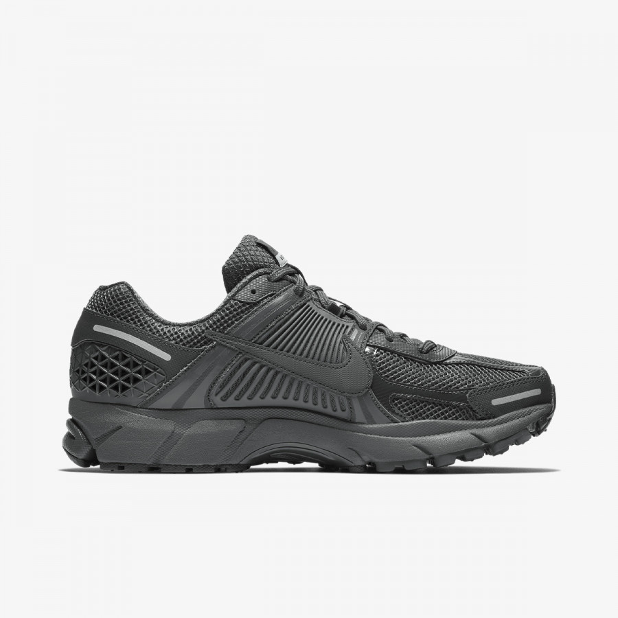 NIKE Superge Zoom Vomero 5 SP 
