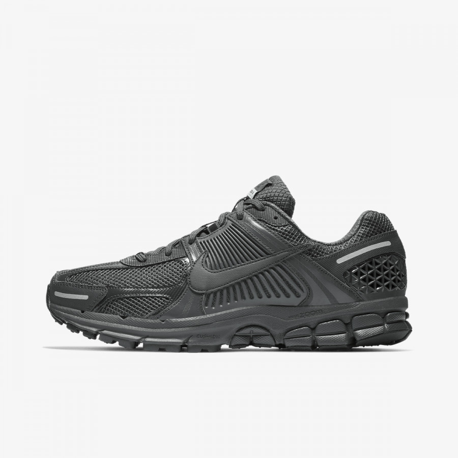 NIKE Superge Zoom Vomero 5 SP 