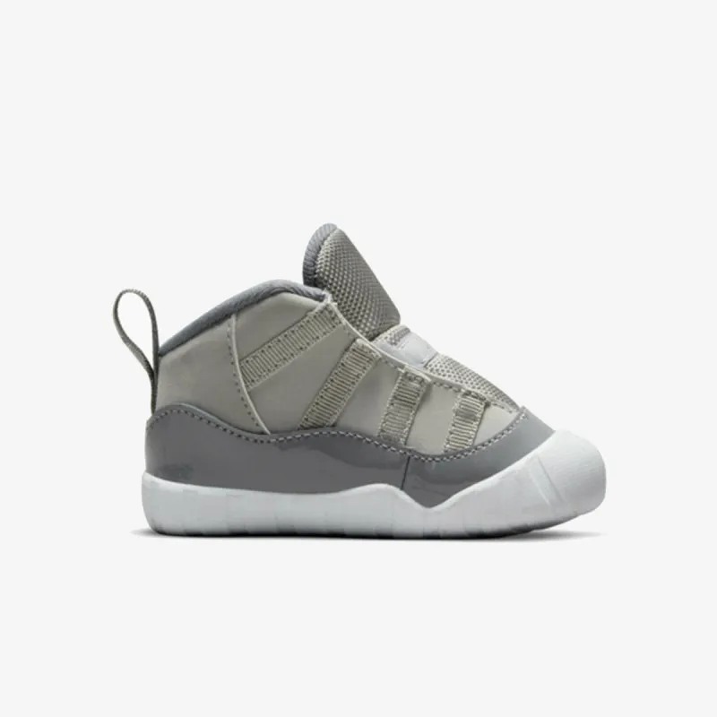 NIKE Superge Jordan 11 