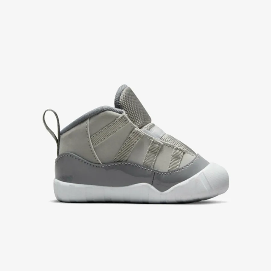 NIKE Superge Jordan 11 