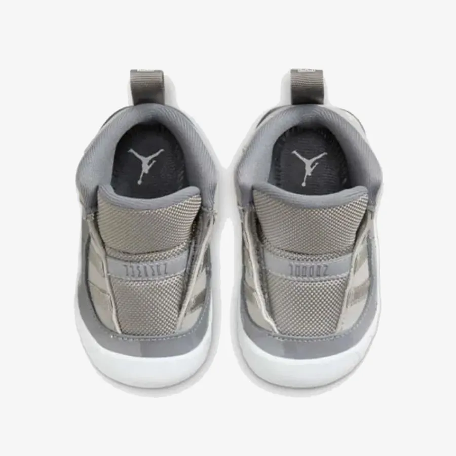 NIKE Superge Jordan 11 