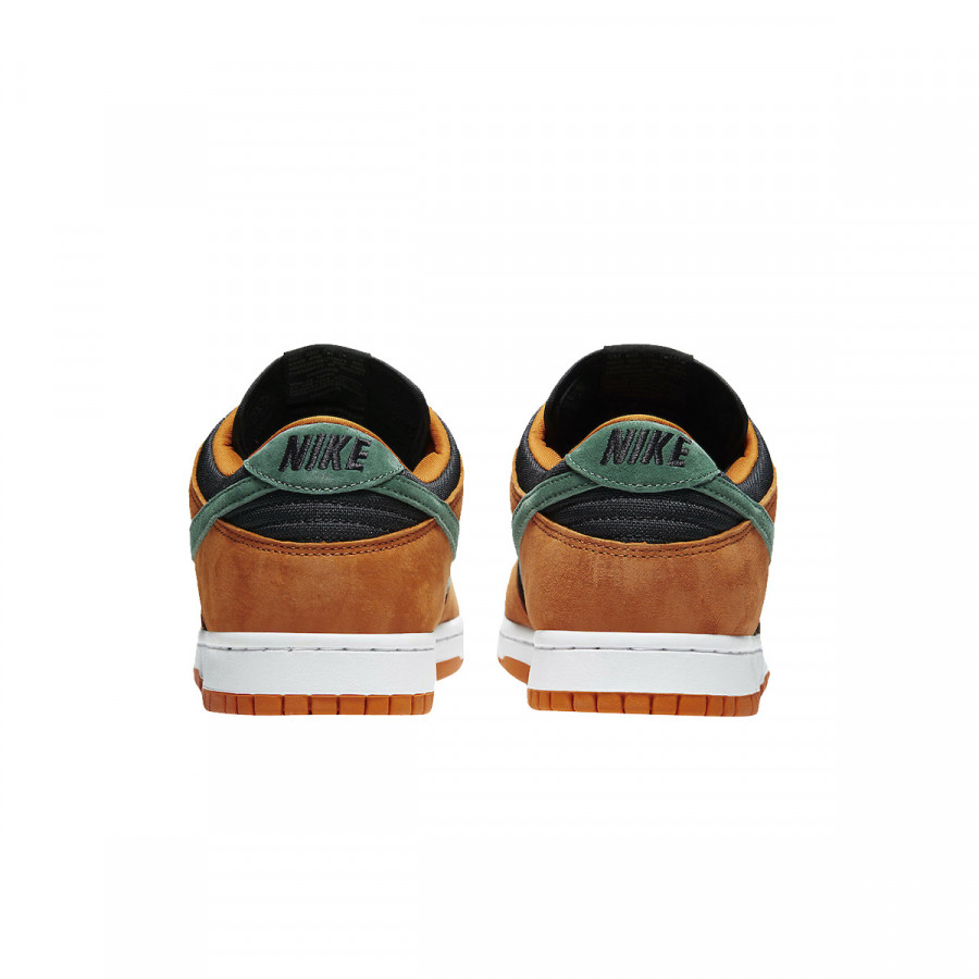 NIKE Superge NIKE DUNK LOW SP 