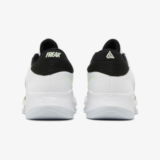 NIKE Superge ZOOM FREAK 4 