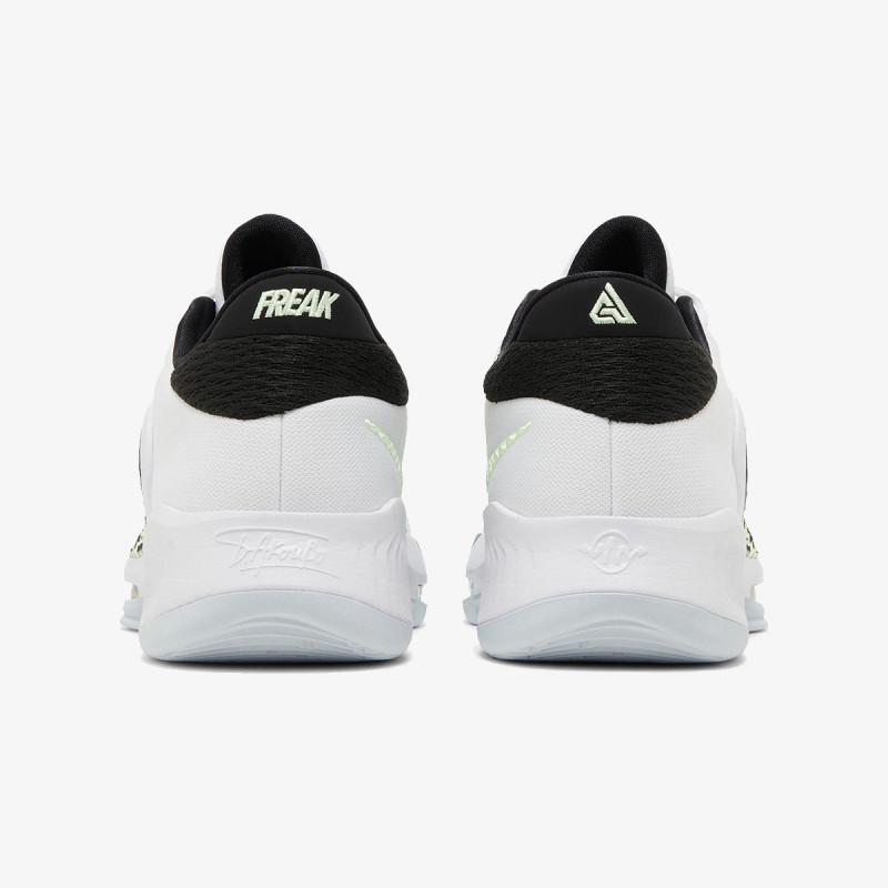 NIKE Superge ZOOM FREAK 4 
