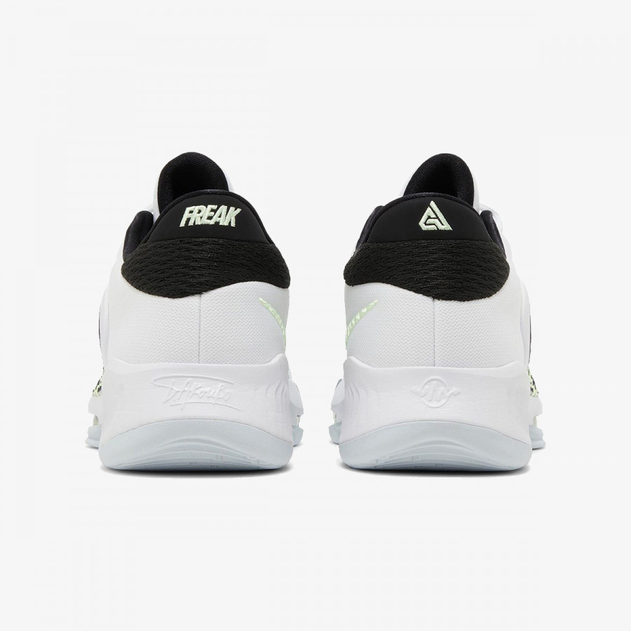 NIKE Superge ZOOM FREAK 4 
