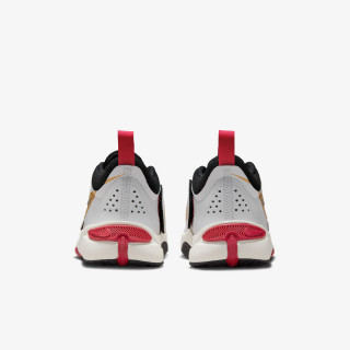NIKE Superge Team Hustle D 11 