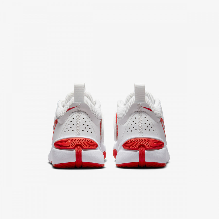 NIKE Superge Team Hustle D 11 