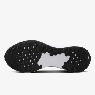 NIKE Superge Revolution 7 