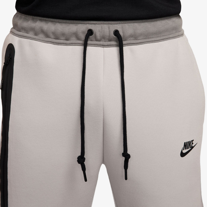 NIKE SPODNJI DELI TRENIRKE Tech Fleece 