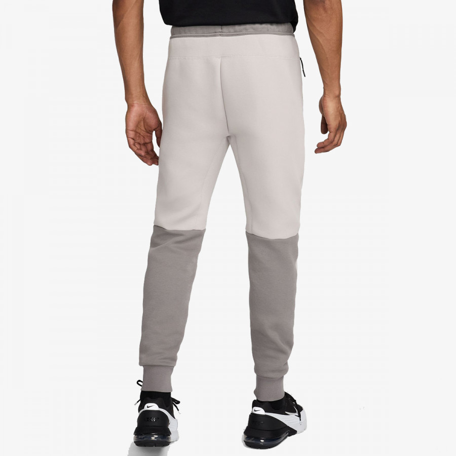 NIKE SPODNJI DELI TRENIRKE Tech Fleece 