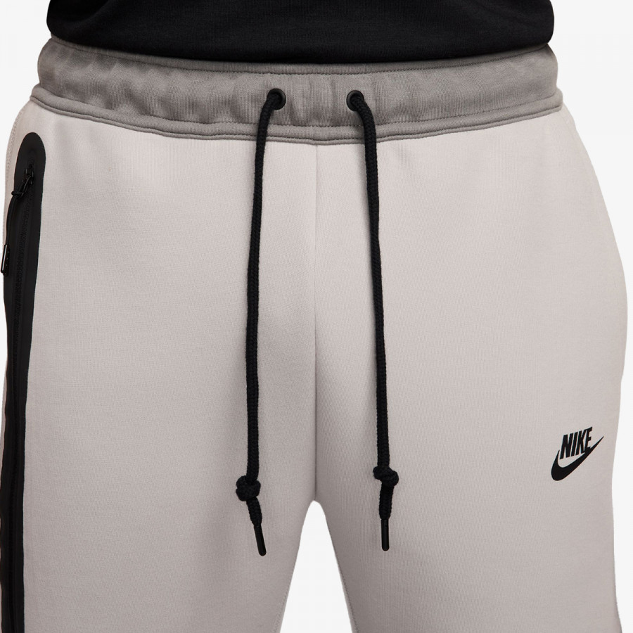 NIKE SPODNJI DELI TRENIRKE Tech Fleece 