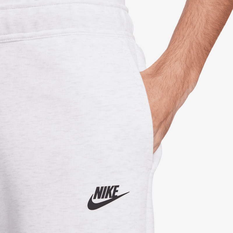 NIKE KRATKE HLAČE Tech Fleece 