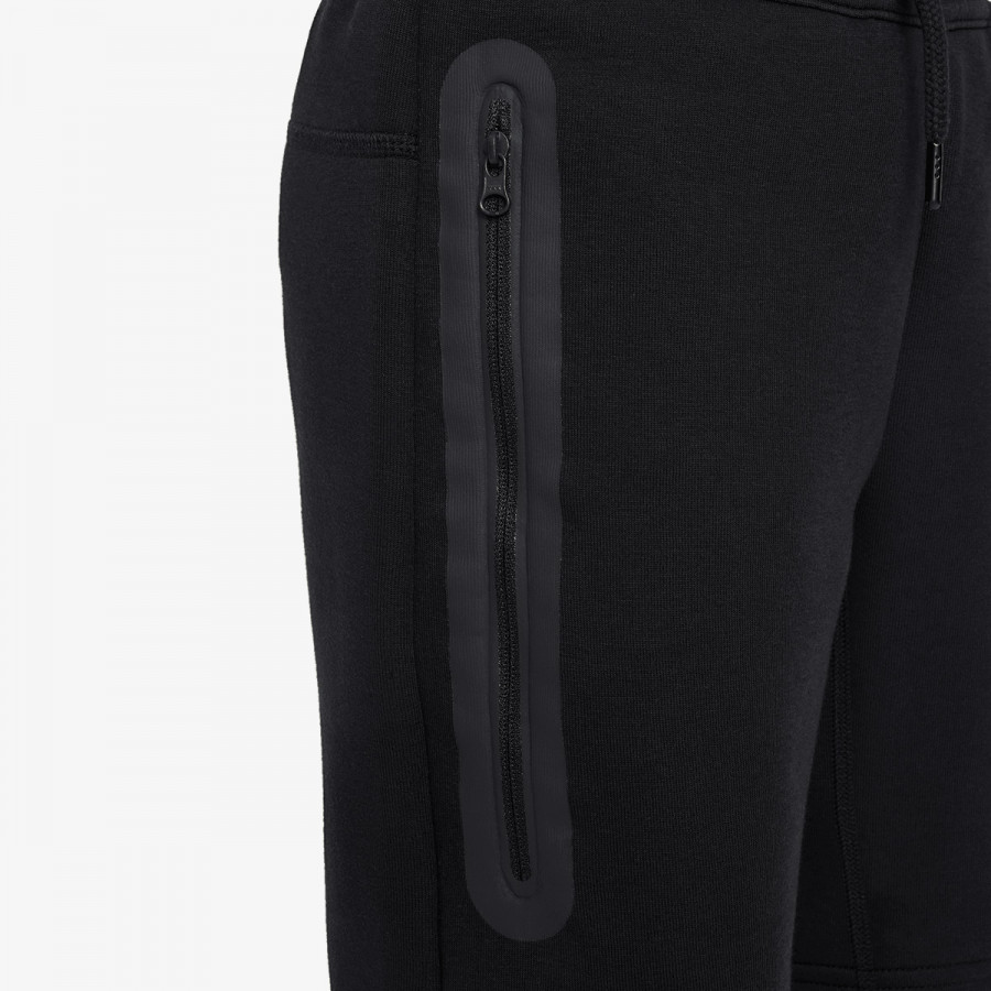 NIKE KRATKE HLAČE Tech Fleece 