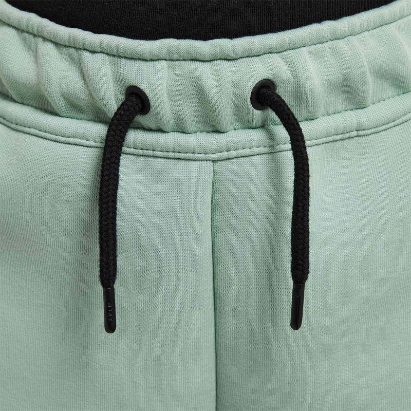 NIKE KRATKE HLAČE Tech Fleece 