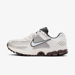 NIKE Superge Zoom Vomero 5 