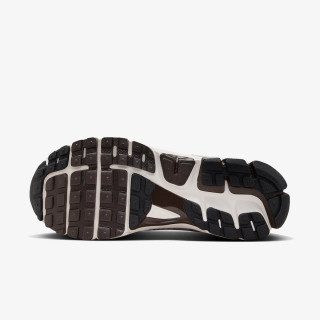 NIKE Superge Zoom Vomero 5 