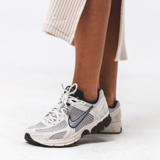 NIKE Superge Zoom Vomero 5 