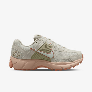 NIKE Superge Zoom Vomero 5 
