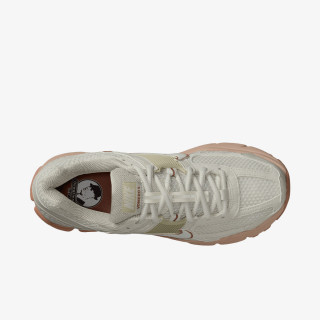 NIKE Superge Zoom Vomero 5 