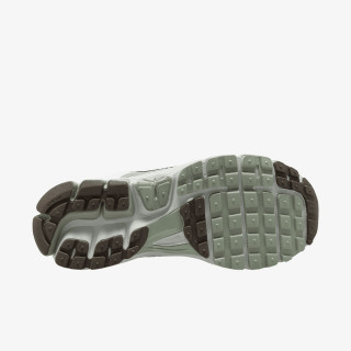 NIKE Superge Zoom Vomero 5 