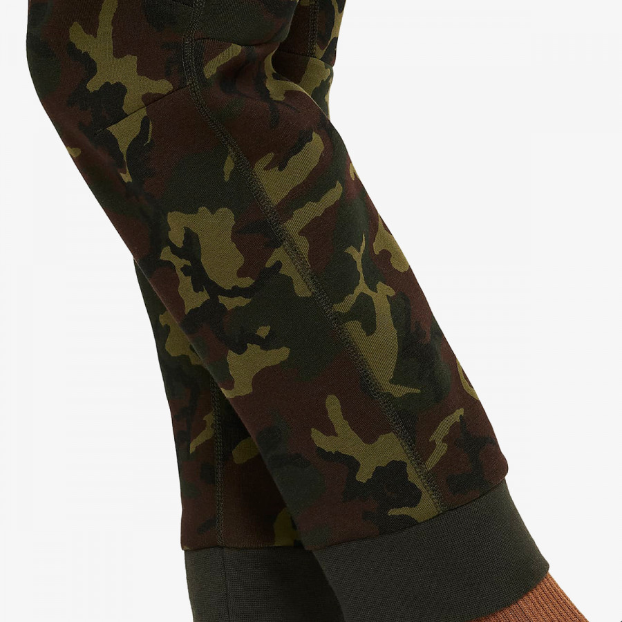 NIKE SPODNJI DELI TRENIRKE B NSW TCH FLC CAMO BOTTOM 