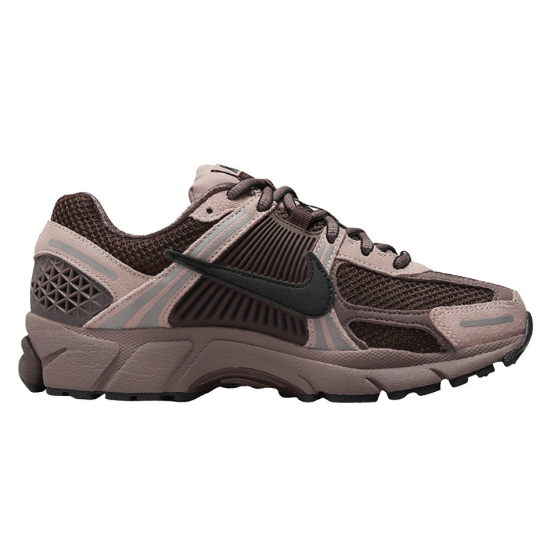NIKE Superge WMNS NIKE VOMERO 5 UT 