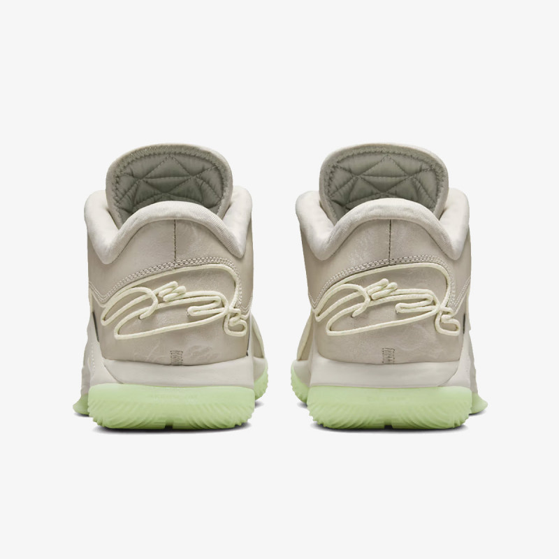 NIKE Superge LeBron 22 