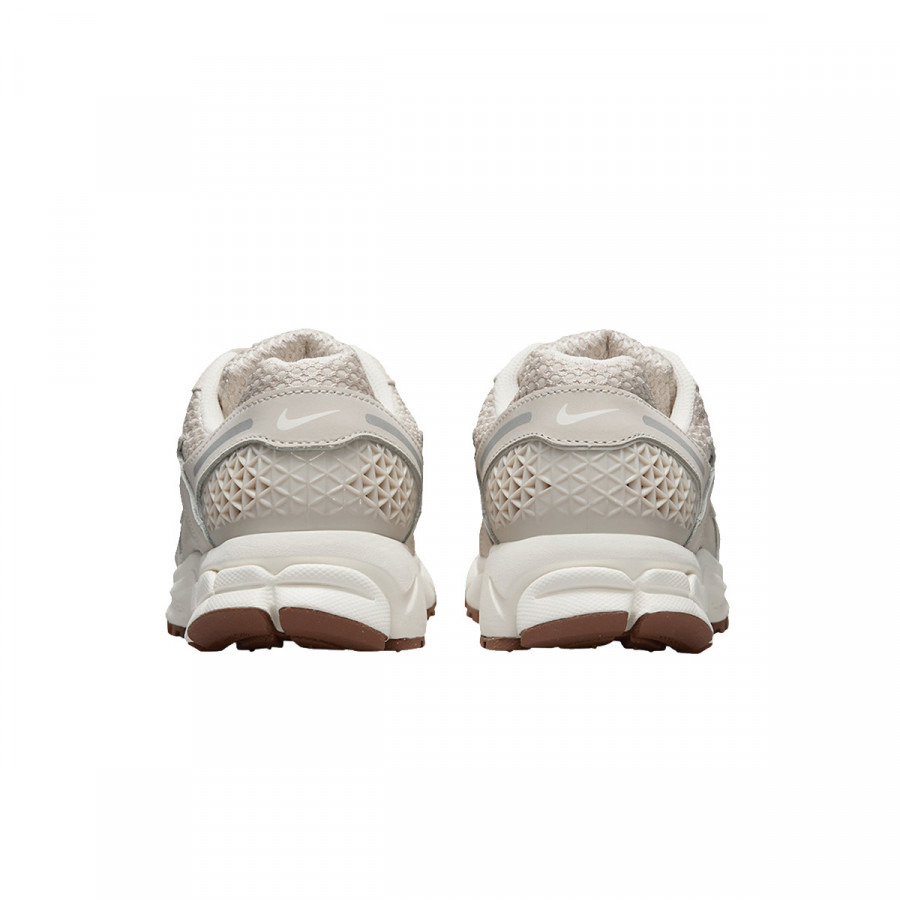 NIKE Superge W NIKE VOMERO 5 NA 