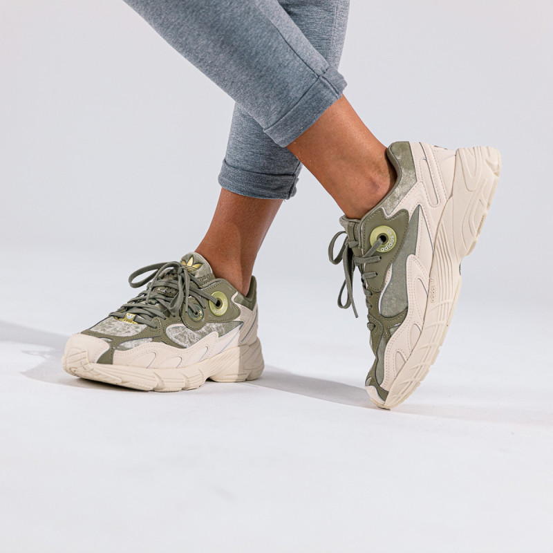 adidas Superge Astir 