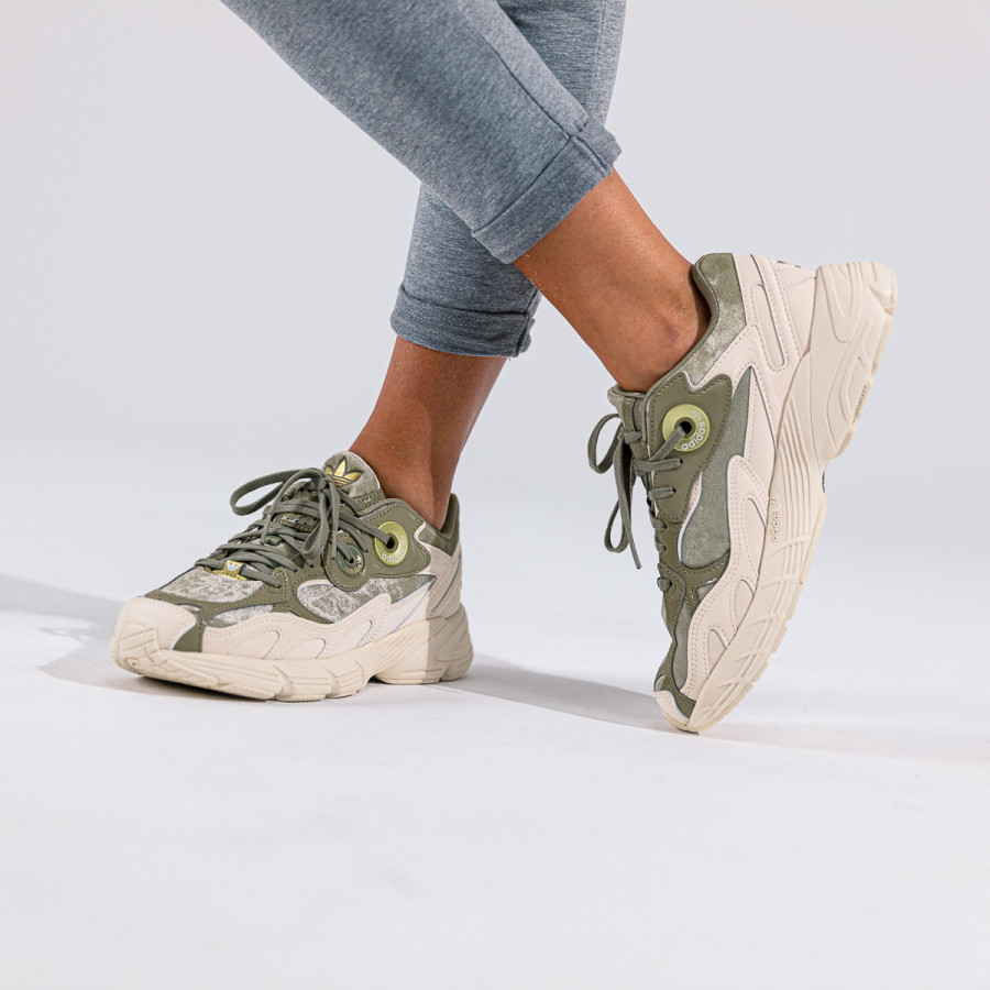 adidas Superge Astir 