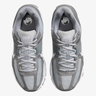 NIKE Superge Vomero 5 