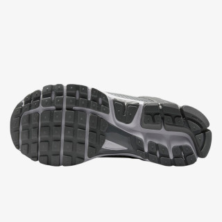 NIKE Superge Vomero 5 