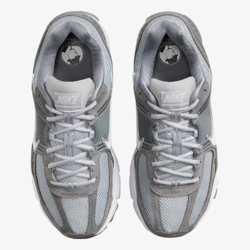 NIKE Superge Vomero 5 