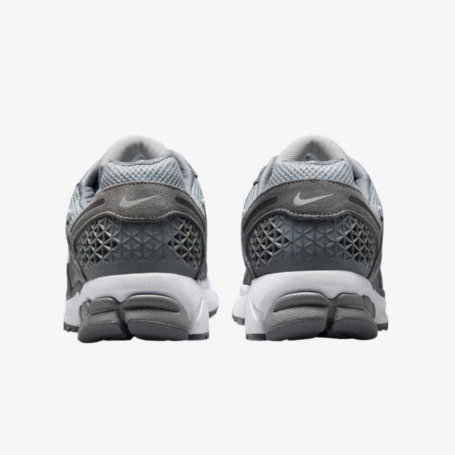 NIKE Superge Vomero 5 