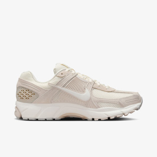 NIKE Superge Vomero 5 