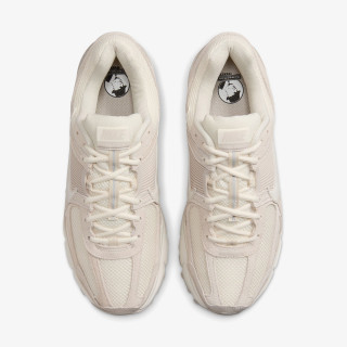 NIKE Superge Vomero 5 